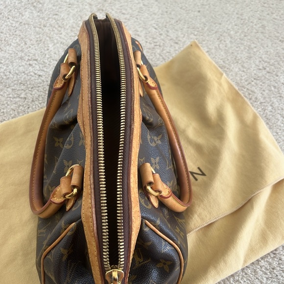 Louis Vuitton Tivoli PM  see photos. Still have box, receipt and bag protector. - Picture 14 of 15